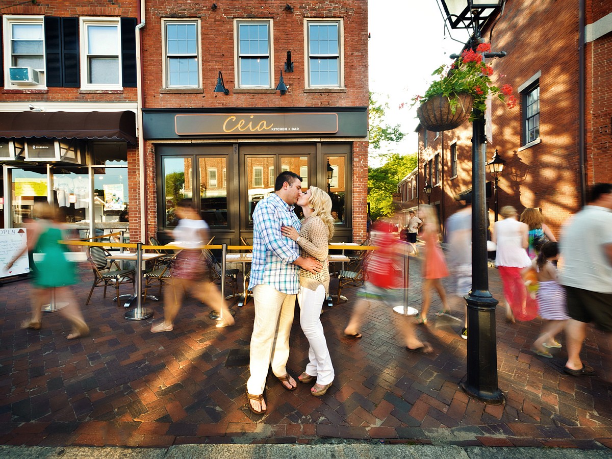Engagement-Street-Busy-Motion-Kiss.jpg
