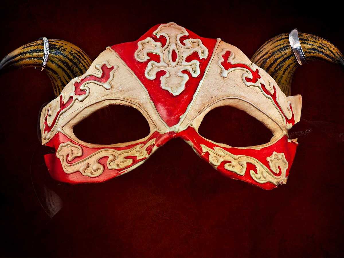 Weddings-Detail-Ring-Shot-Mask.jpg