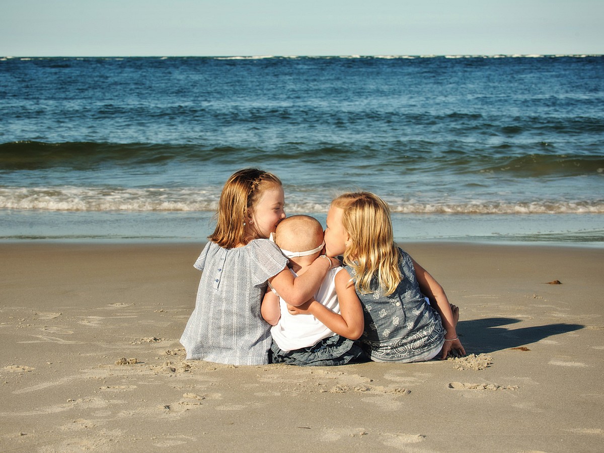 Lifestyle-Family-Children-Beach-Snuggle-Portrait.jpg