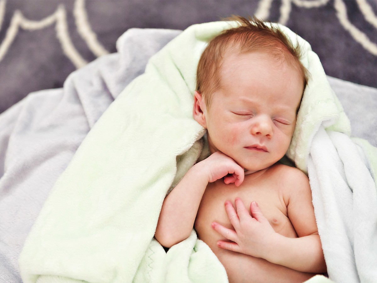Lifestyle-Newborn-Sleeping-Swaddled-Portrait.jpg