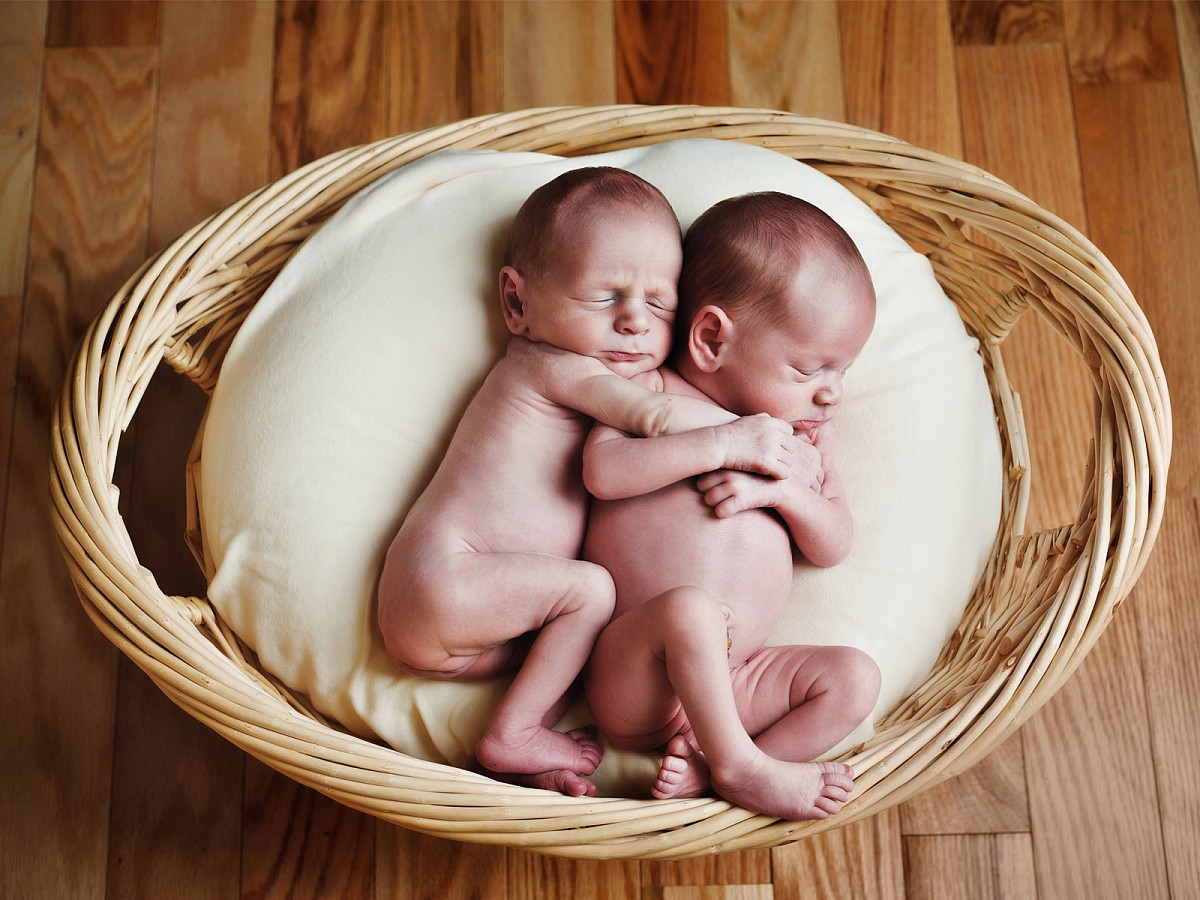 Lifestyle-Newborn-Twin-Basket-Babies-Sleeping.jpg